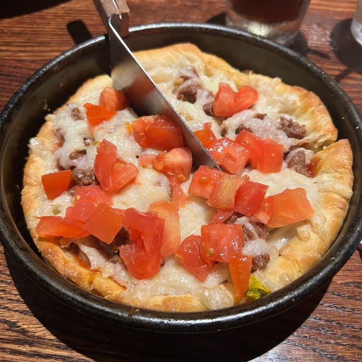 photo of UNO Pizzeria & Grill Vegan Cheeseburger Deep Dish Pizza shared by @courtlynn on  26 Feb 2023 - review