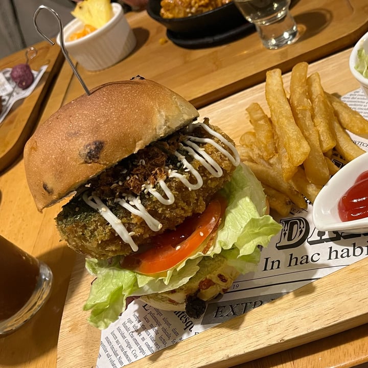 photo of 品品99 咖啡 輕食 Caramel Apples Burger shared by @shiryu on  27 Feb 2023 - review