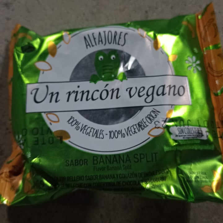 photo of Un Rincón Vegano Alfajor Banana Split shared by @vikthor on  15 Jun 2023 - review