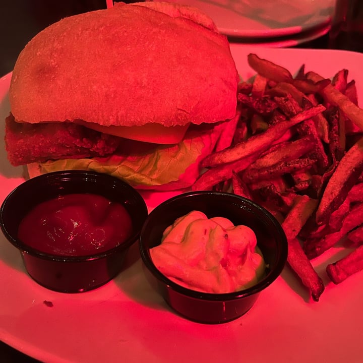 photo of Black & Blue Vegan Chicken Burger shared by @veggie5 on  25 Mar 2023 - review