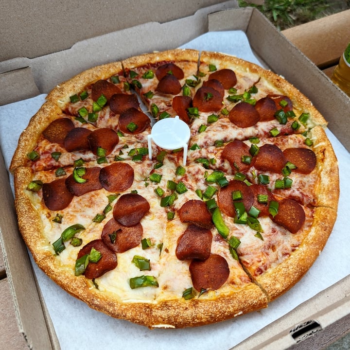 photo of Master Pizza Vegan Pepperoni Pizza shared by @mollygoesveg on  26 Jul 2023 - review