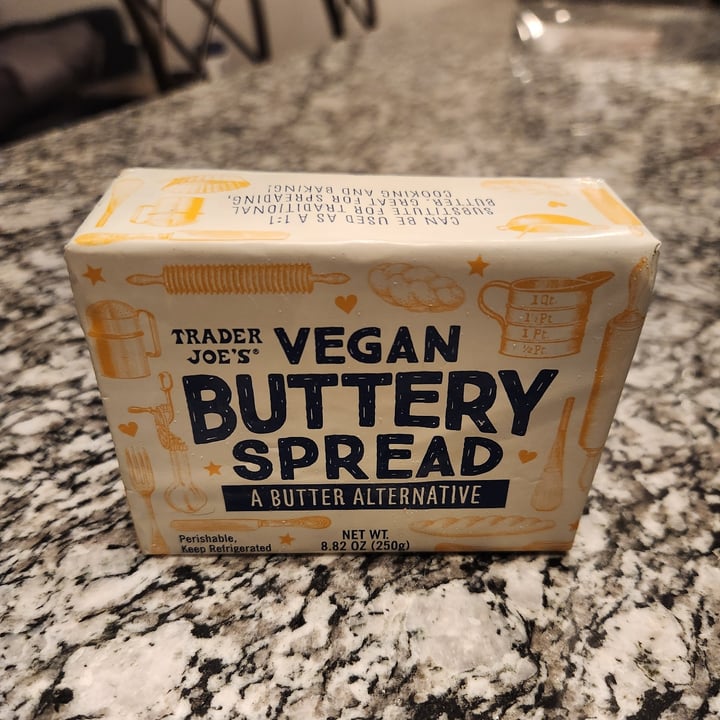 photo of Trader Joe's Vegan Buttery Spread shared by @ambularfortheanimals on  27 Dec 2022 - review