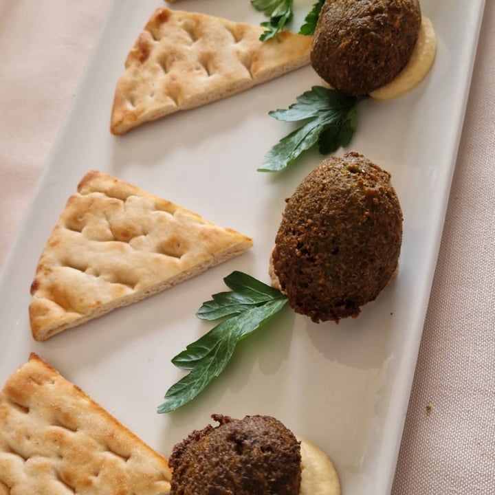 photo of Pesto di Pistacchio Falafel Con Hummus E Babaganoush shared by @ppiera on  07 May 2023 - review