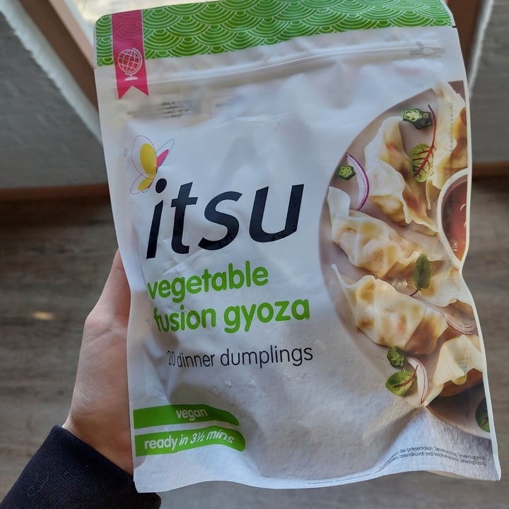 photo of itsu Vegetable Fusion Gyoza shared by @frendssnotfood on  10 Apr 2023 - review