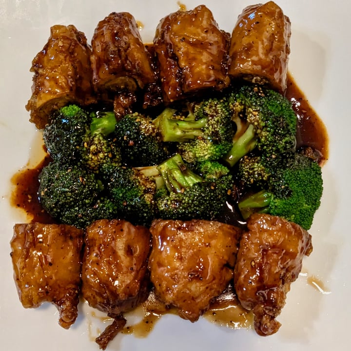 photo of Mother Chu's Vegetarian Kitchen Golden Mushrooms and Soy Sheets Roulades in Black Pepper Sauce shared by @xinru-t on  09 Jul 2023 - review