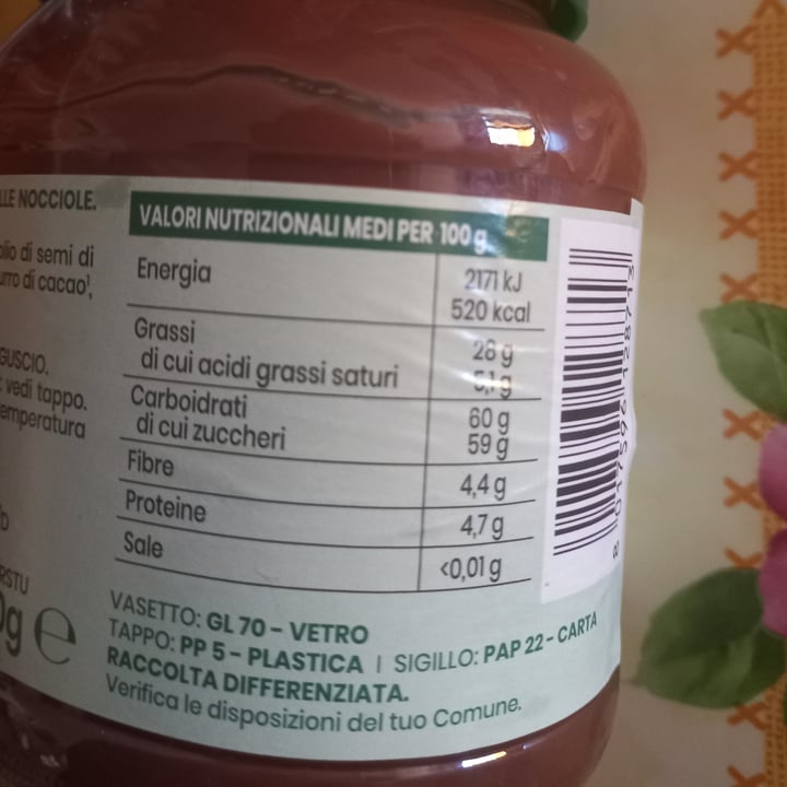 photo of Amo Essere Veg crema spalmabile alle nocciole shared by @gentlerhinoceros36 on  01 Jul 2023 - review
