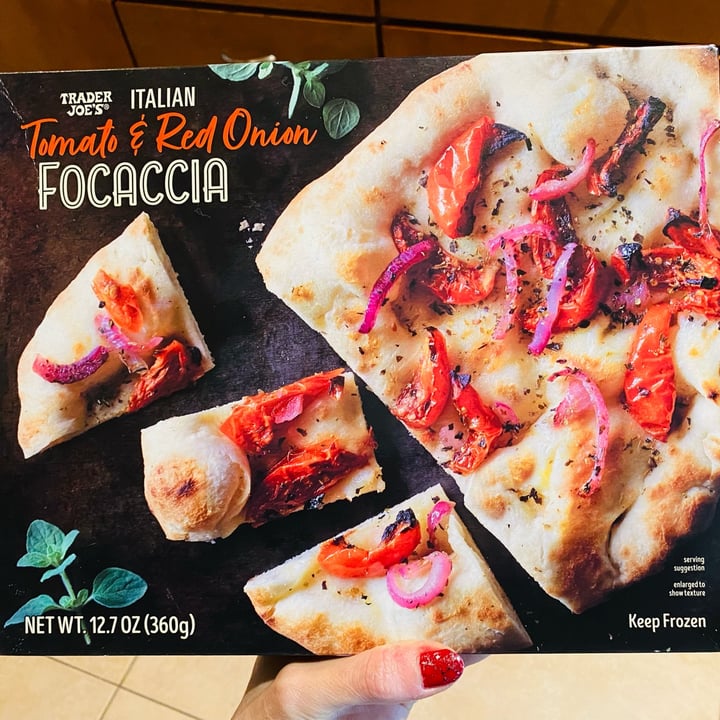 photo of Trader Joe's Italian Tomato & Red Onion Focaccia shared by @beckyyy on  30 Dec 2022 - review