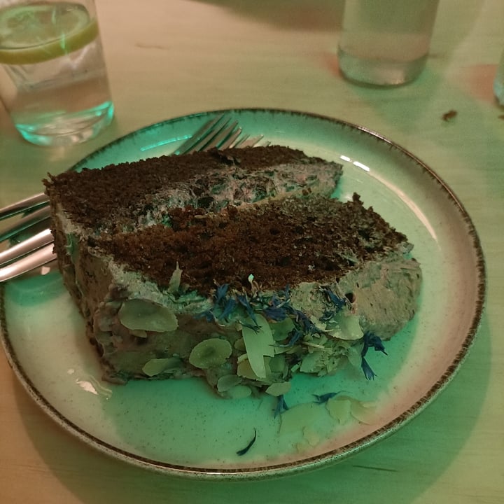 photo of NO BONES Vegan Food Chocolate & Strawberry Cake shared by @aribes on  25 Apr 2023 - review