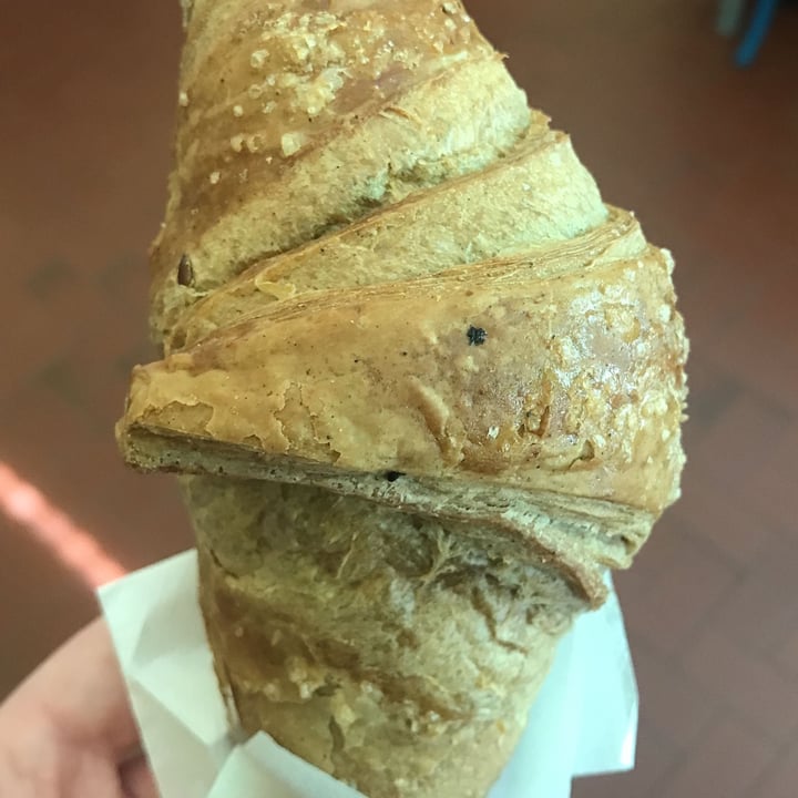 photo of Torre Cremeria Bar Croissant Vegano Mirtilli, Cereali, Succo d'uva shared by @rosapisky89 on  17 Mar 2023 - review