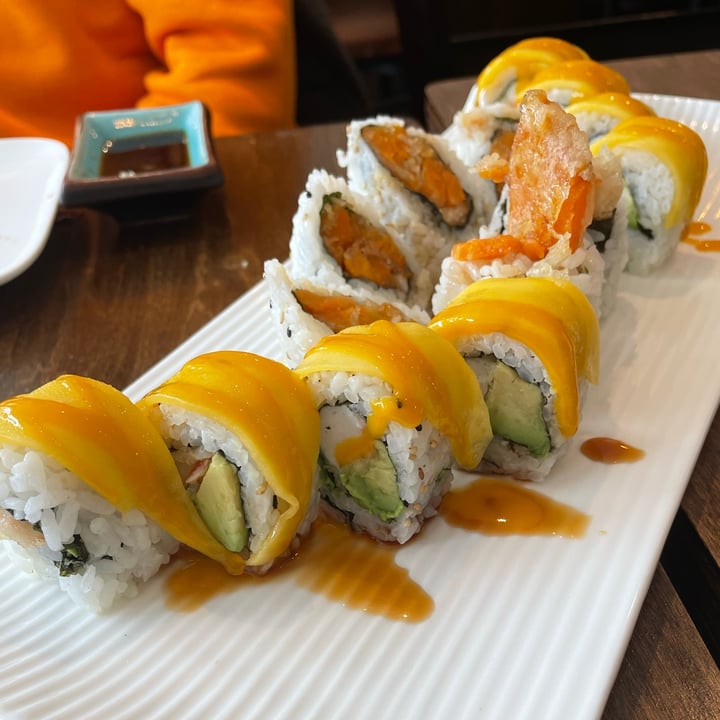 photo of Tenon Vegan Sushi Golden Dragon Roll shared by @dudanedeff on  09 Mar 2023 - review