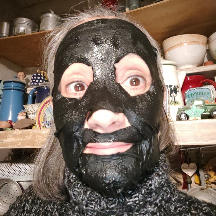 photo of Garnier Pure charcoal Maschera In Tessuto shared by @lauralettini on  31 Dec 2022 - review