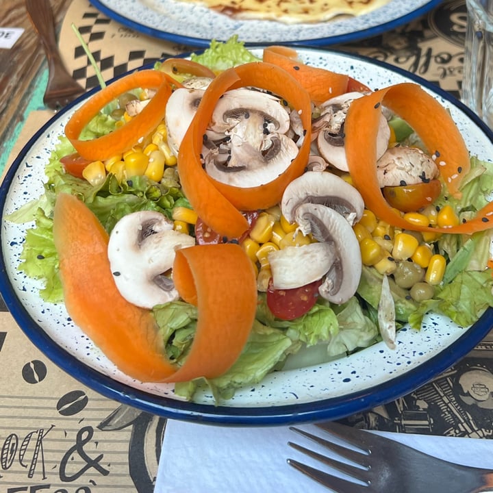 photo of Palotes Comida Ensalada vegan shared by @lplanisi on  18 May 2023 - review