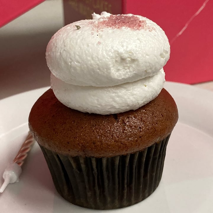 photo of Kelly's Bake Shoppe Red Velvet Cupcake shared by @shlumpadinka on  07 Jul 2023 - review