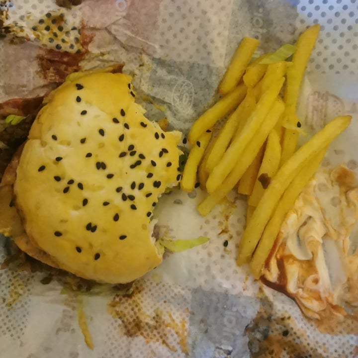 photo of Junior Vegan Cheeseburger shared by @canziscity on  03 Mar 2023 - review