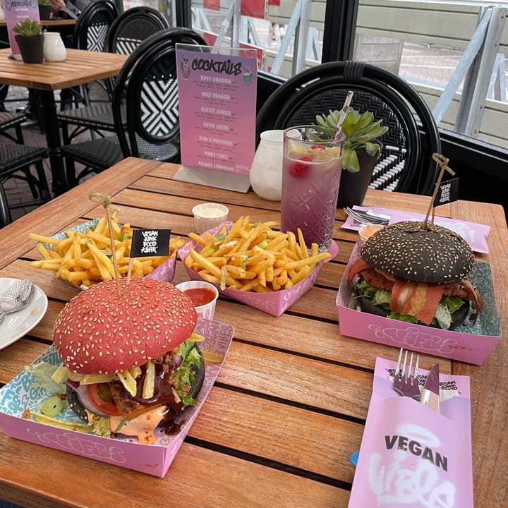 photo of Vegan Junk Food Bar Loaded fries (frites) shared by @bethb394 on  16 Jan 2023 - review