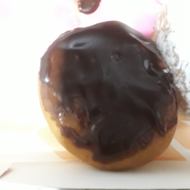 photo of Dunkin’ Donuts Boston Cream Donut shared by @carolinalina on  17 Feb 2023 - review