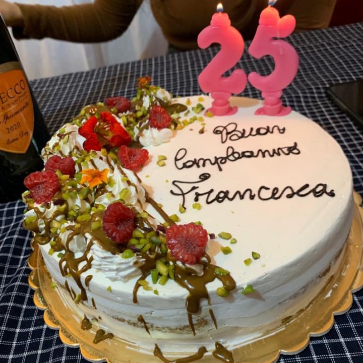 photo of Efrem - Gourmet Boutique and Finest Bar Torta di compleanno shared by @francibet on  01 Jan 2023 - review