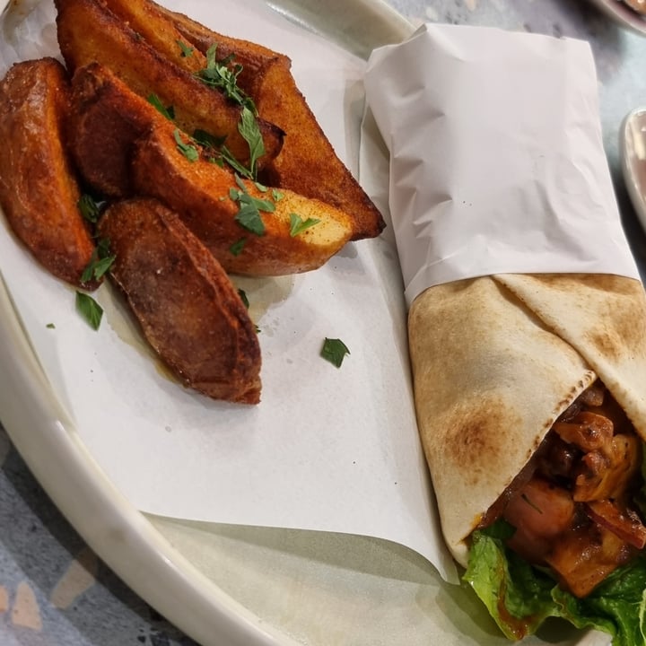 photo of Khamsa Cafe Mushroom Schawerma shared by @lazyvegan29 on  07 May 2023 - review