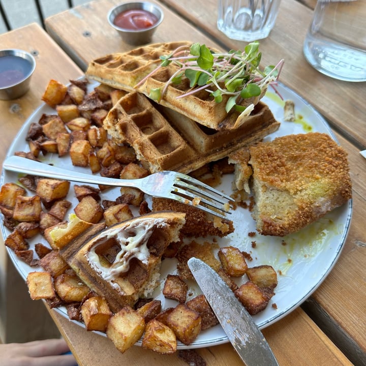 photo of Naked Cafe Seitan’s Waffles shared by @deenerdot on  28 May 2023 - review