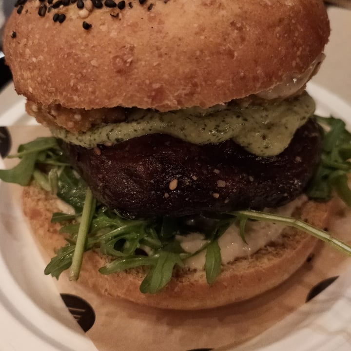 photo of HUG Burger #35 Pluto shared by @andydesa on  15 Apr 2023 - review