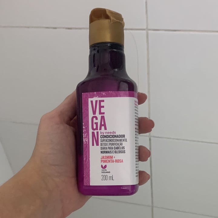 photo of Vegan by Needs Condicionador jasmim +pimenra rosa shared by @awesomeant00 on  24 May 2023 - review