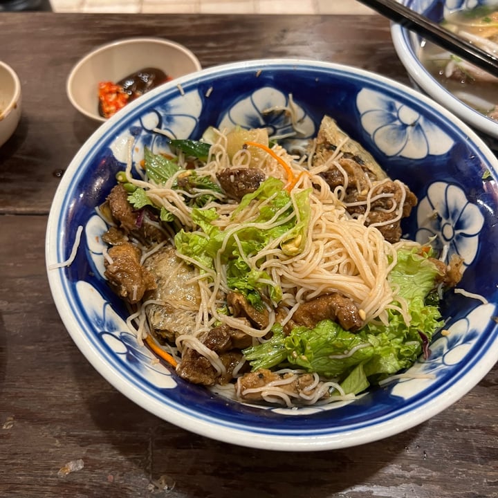 photo of Co Chung - Authentic taste of Vietnam @Boat Quay Vegetarian Dry Vermicelli with Crispy Spring Roll Bun Thit Nuong Chay shared by @wathoney on  24 Mar 2023 - review