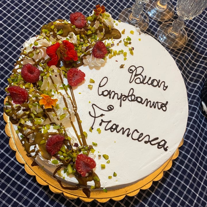 photo of Efrem - Gourmet Boutique and Finest Bar Torta di compleanno shared by @francibet on  01 Jan 2023 - review