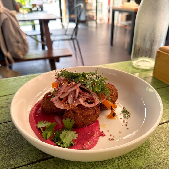 photo of Artichoke Falafel Salad shared by @dafnelately on  17 Jul 2023 - review