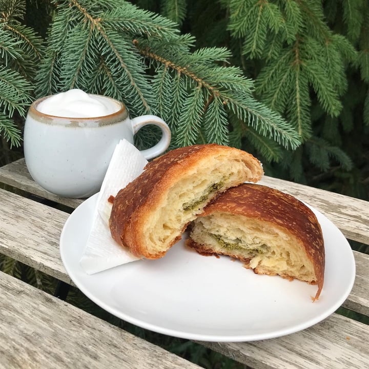 photo of Happy Little Treats Pesto Croissant shared by @thethriftyplant on  18 Jun 2023 - review