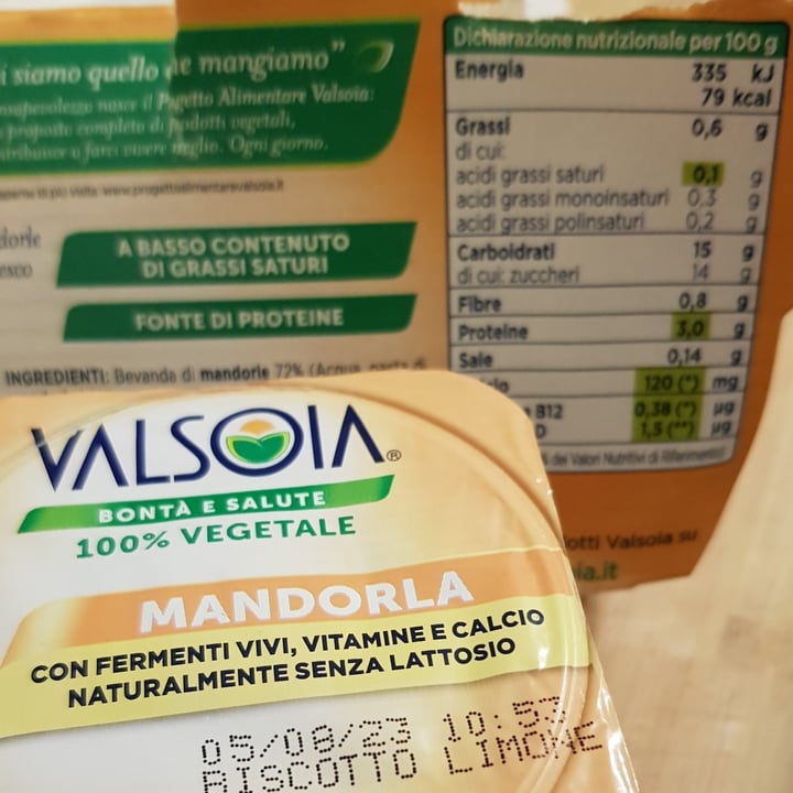 photo of Valsoia yogurt biscotto e limone shared by @cateveg on  29 Jul 2023 - review