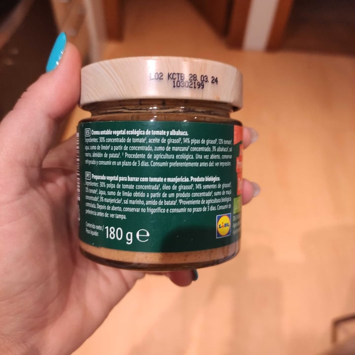photo of Vemondo Crema untable de tomate y albahaca shared by @paulg21 on  12 Feb 2023 - review