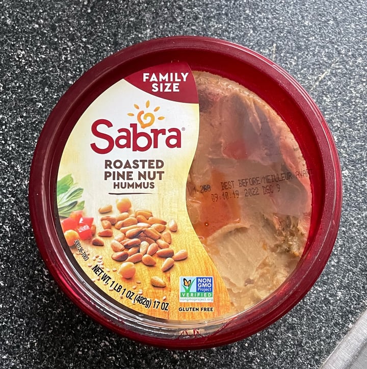 photo of Sabra Roasted Pine Nut Hummus shared by @shmoopsify on  14 Jan 2023 - review