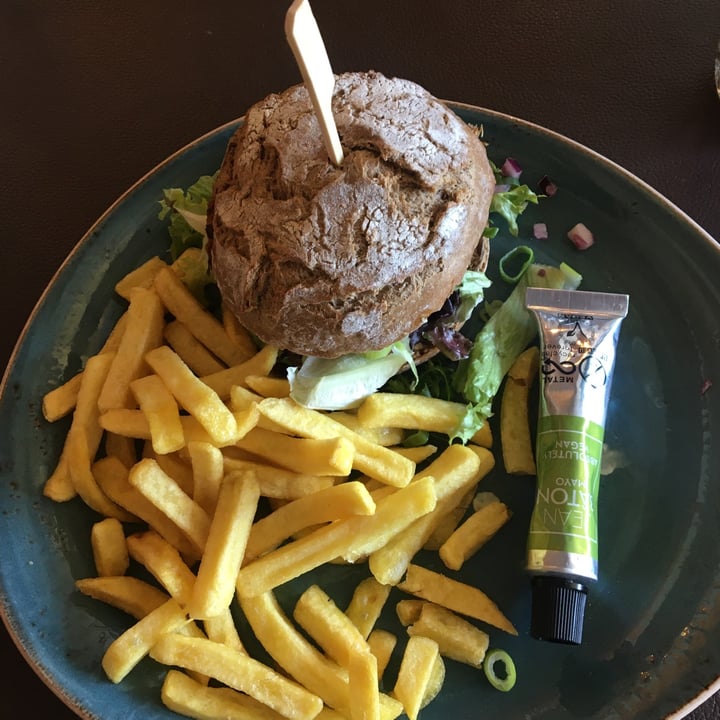 photo of De Limbourg Sittard Dutch Weed Burger shared by @taz on  07 Mar 2023 - review