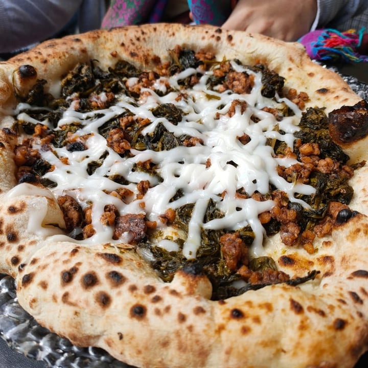 photo of Isabella De Cham Pizza Fritta Pizza Salsiccia E Friarielli Vegana shared by @steffa91 on  03 Apr 2023 - review