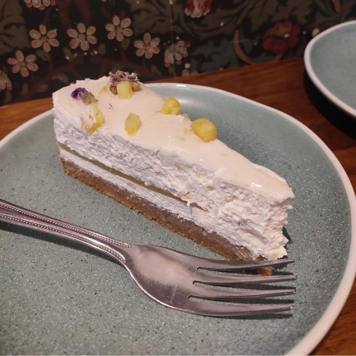 photo of Cornucopia lemon and pineapple cheesecake shared by @monica86 on  26 May 2023 - review