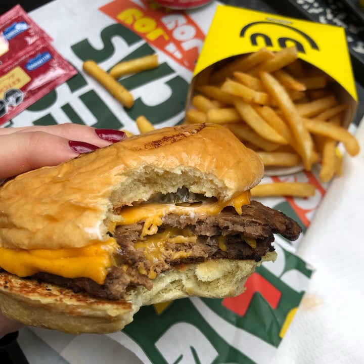 photo of Joy Burger Palermo Joy Cheeseburger shared by @aylugiussi on  01 Aug 2023 - review