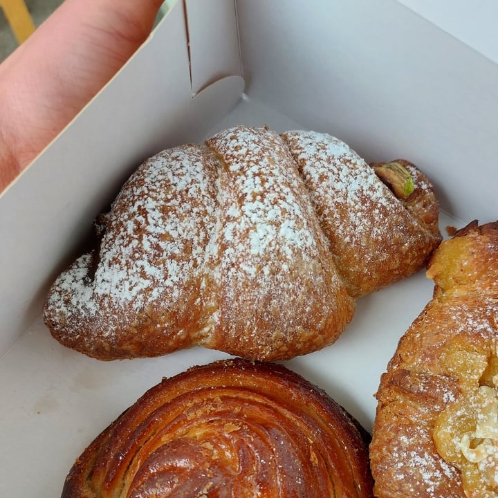 photo of Life's a Peach Pistachio croissant shared by @irenejohanna on  30 May 2023 - review