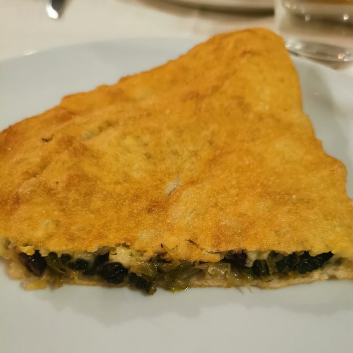 photo of Pizzeria Vizio 5 Pizza Fritta Veg Ripieno Scarola shared by @posataverde on  17 Apr 2023 - review