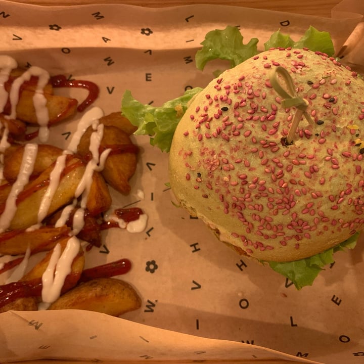 photo of Flower Burger Elf burger shared by @veronica83 on  13 Apr 2023 - review