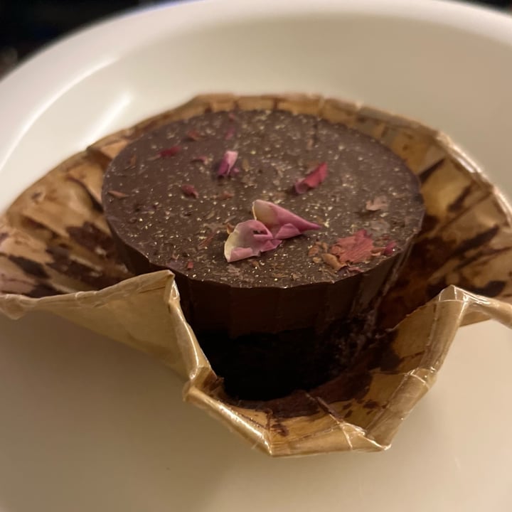 photo of Roa The Midnight Cake (Pick-up Only) Midnight Classique Cupcake shared by @soy-orbison on  24 Apr 2023 - review