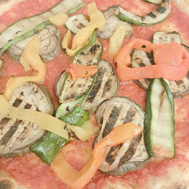 photo of 7 Sapori pizza vegetariana shared by @frab on  13 Jun 2023 - review