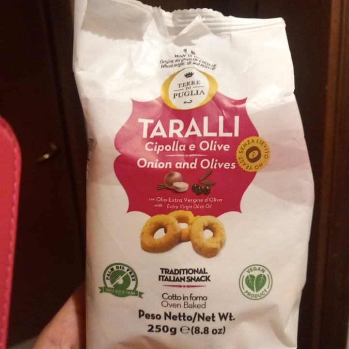 photo of Terre di Puglia taralli cipolla e olive shared by @lamanu on  28 Feb 2023 - review