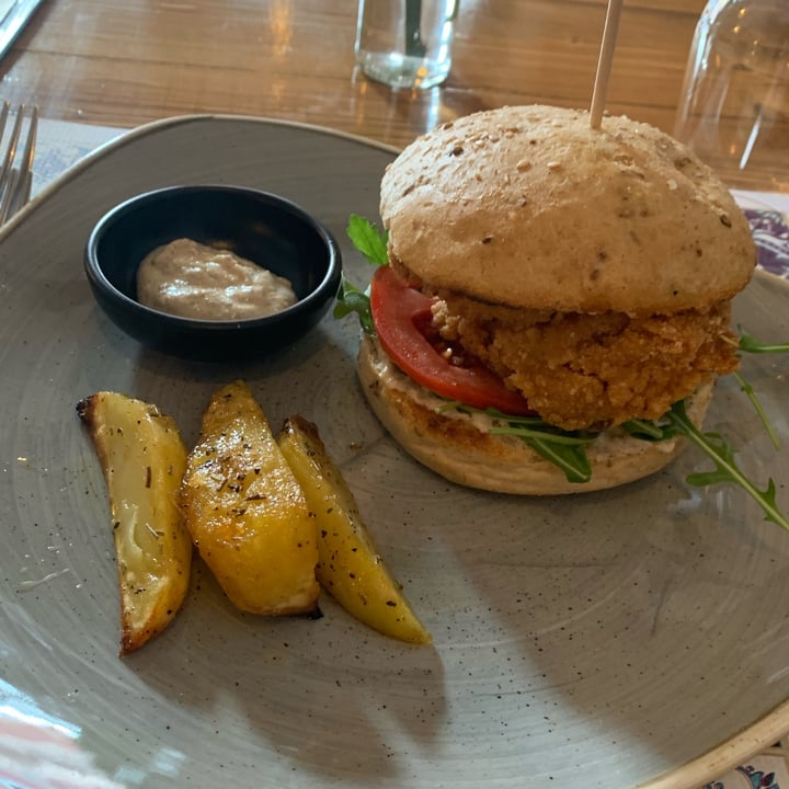 photo of Status Quo Burger di fungo panato shared by @unejanie on  29 Dec 2022 - review