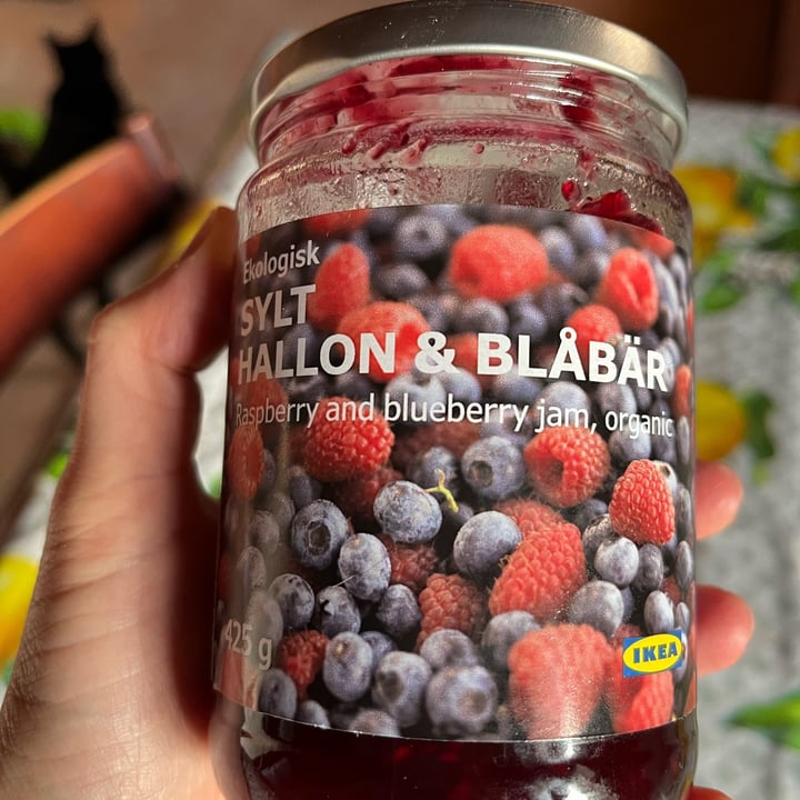 photo of Ikea Sylt hallon & Blabar Raspberry and Blueberry jam shared by @aurylois on  17 Apr 2023 - review