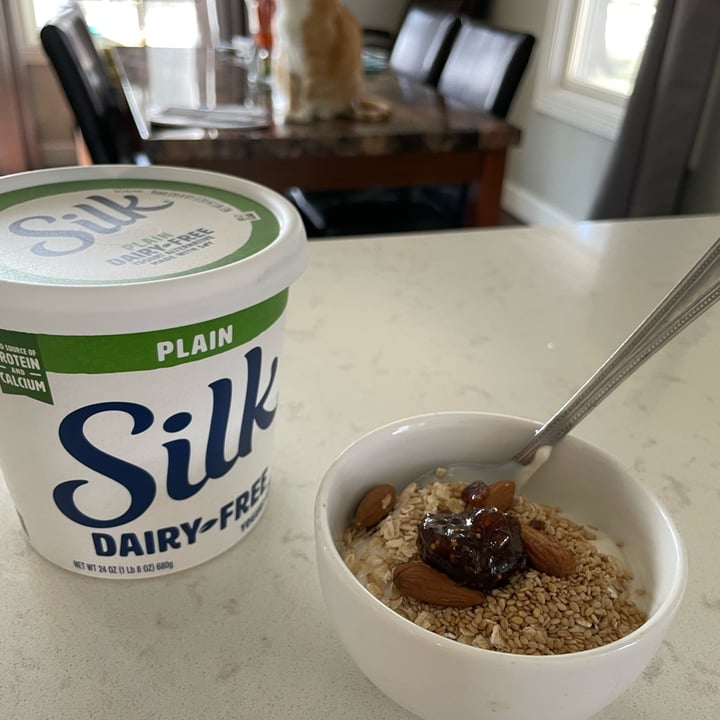 photo of Silk Plain Soy Dairy-Free Yogurt Alternative shared by @wendylararomero on  28 Mar 2023 - review