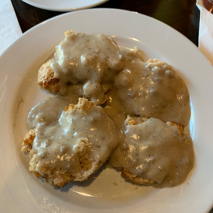 photo of Ethos Vegan Kitchen Biscuits And Gravy shared by @zanderzuku on  05 Feb 2023 - review