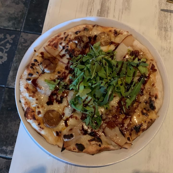 photo of Astoria Bistro Botanique Pear and Sausage Pizza shared by @louisg on  13 Jun 2023 - review