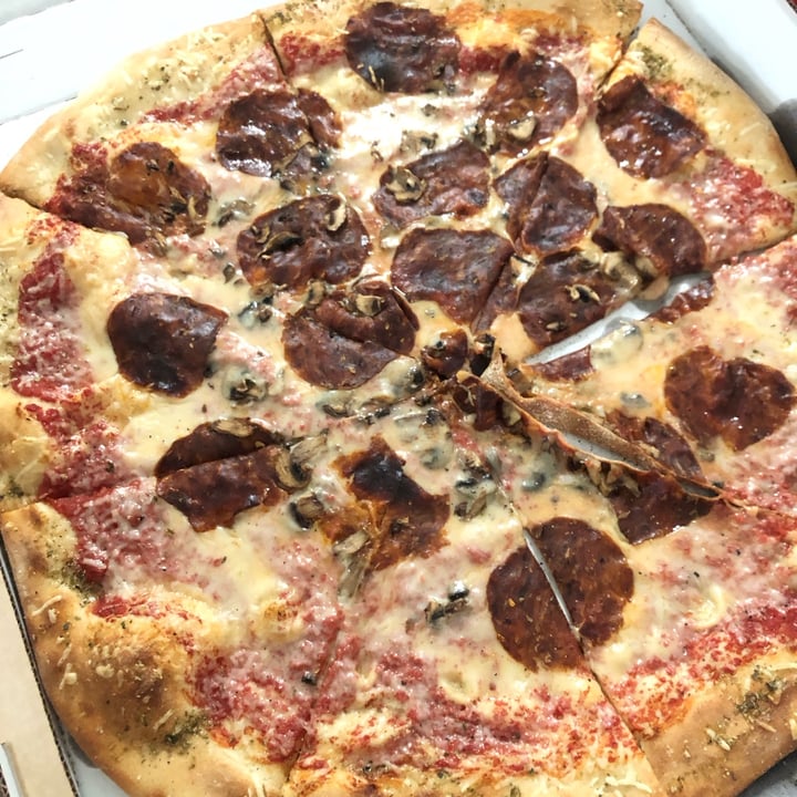 photo of Dante's Pizzeria Build Your Own vegan pepperoni, mushroom and cheese pizza shared by @lovecows on  27 Jun 2023 - review