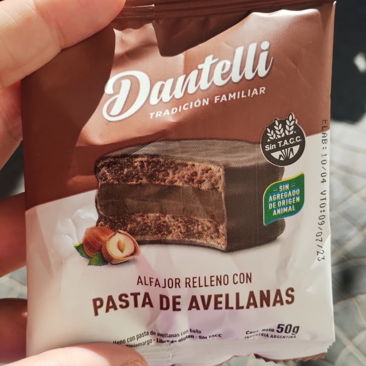 photo of dantelli Alfajor de chocolate relleno con pasta de Avellanas shared by @patriveg80 on  29 Apr 2023 - review