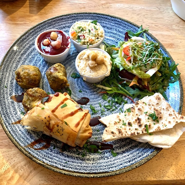 photo of Goji Cafe Vegetarian Cafe & Deli Middle Eastern Platter shared by @vegpledge on  05 Feb 2023 - review